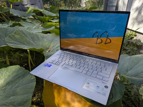 Intel subnotebook regains ground — Asus ZenBook 14 OLED UX3405CA review