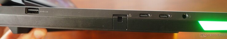 Left: USB-A 3.2 Gen2, 2.5 GbE RJ-45, 2x Thunderbolt 5 (incl. PD and DP 2.1), 3.5 mm audio out