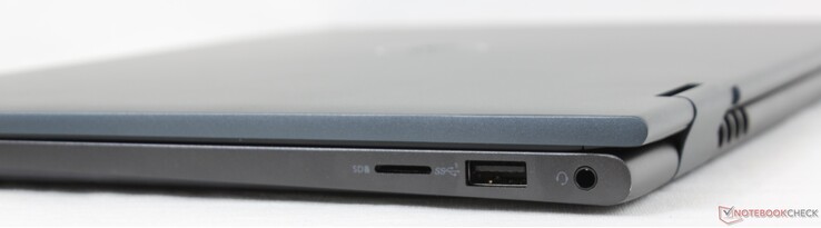 Right: MicroSD reader, USB-A 3.2 Gen. 1, 3.5 mm headset