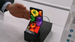 The Sharp foldable prototype in action. (Source: YouTube)