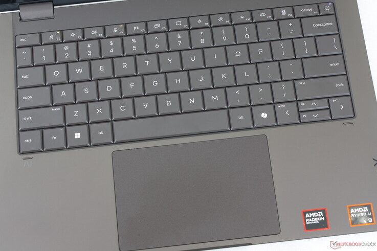 Identical keyboard design and layout as on the OmniBook Ultra 14 but with a slightly smaller 12.5 x 8 cm clickpad