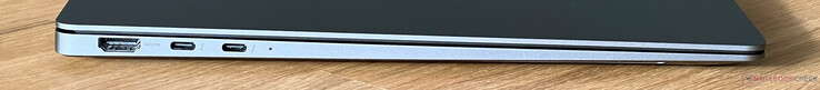 Left: HDMI 2.1, 2x USB-C 4.0 with Thunderbolt 4 (40 GBit/s, DisplayPort ALT mode, Power Delivery)
