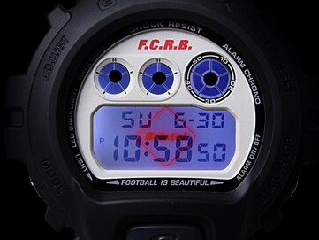 Activating the EL backlight reveals a hidden red Bristol emblem, creating a blue, white, and red tricolor effect across the display.