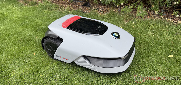 Dreame's A1 Pro is one of the best robot lawn mowers for medium size lawns (Image source: Notebookcheck)