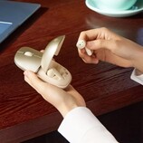 Honor hides wireless earbuds in a computer mouse.