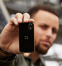 The device looks even smaller in the Golden State Warrior point guard&#039;s hand. (Source: Palm)