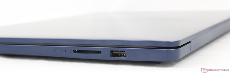 Right: SD card reader, USB-A 3.2 Gen. 1