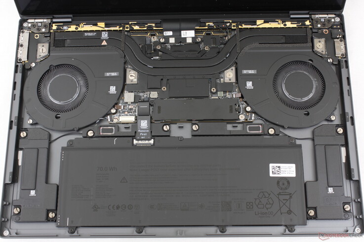 No notable internal differences between the Core Ultra 5 and Core Ultra X7 configurations
