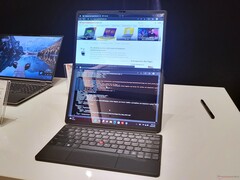 The ThinkPad X1 Fold 2022 grew in size (image: Notebookcheck)