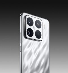 The Xiaomi 15 Pro features a massive 6100 mAh thanks to higher Silicon-Carbon energy density. (Image Source: Xiaomi)