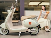 The Q50 scooter with sodium-ion battery can charge to 80% in 15 minutes (Image source: Yadea)