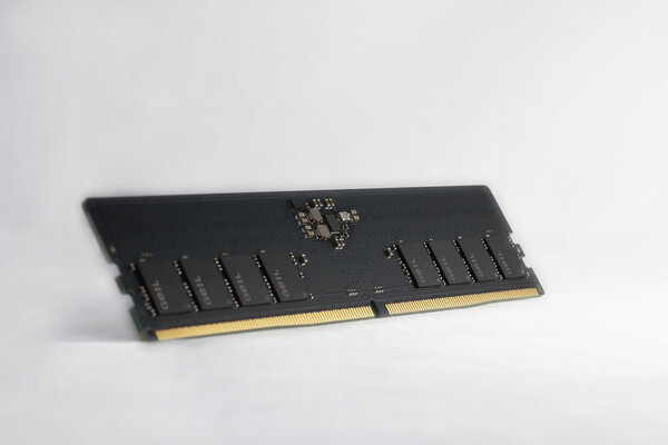 Black PCB with integrated PMIC (Image Source: GeIL)