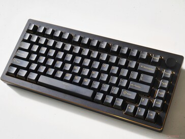 Epomaker Tide 75 keyboard black and gold