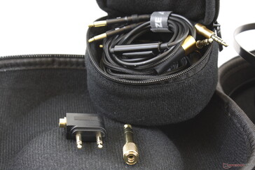 Plenty of accessories including a 3.5 mm adapter, two-prong airplane adapter, inline remote, and a 3.5 mm kevlar cable