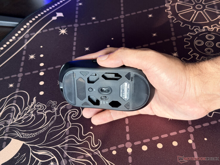 The open bottom design of the wireless mouse