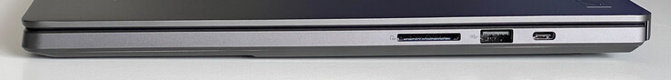 Right: SD card reader (UHS-II), USB-A 3.2 Gen 2 (10 GBit/s), USB-C 3.2 Gen 2 (10 GBit/s, DisplayPort, Power Delivery)