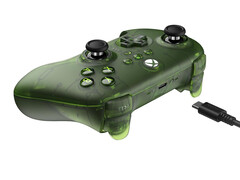 The 8BitDo Ultimate 3-mode controller for Xbox in Jade connects via USB-C, Bluetooth, and 2.4GHz wireless. (Image source: 8BitDo)