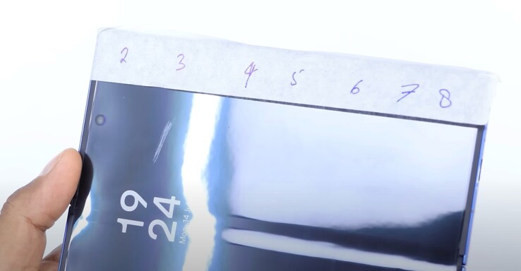 The foldable display of the Galaxy Z Fold7 isn't particularly scratch-resistant. (Image source: Gupta Information Systems)