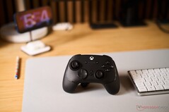 The Razer Wolverine V3 Pro wireless gaming controller features an Xbox-style layout (Image source: Notebookcheck)