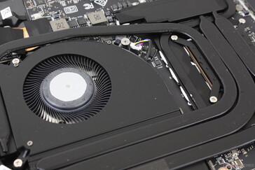 MSI has revamped the cooling solution of the system which now consists of just two ~55 mm fans and 6 heat pipes