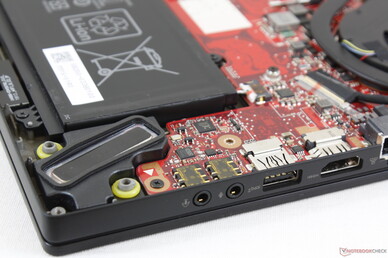 Speakers are on the front corners of the chassis Speakers are on the front corners of the chassis
