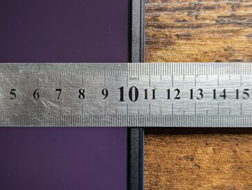 Narrow side bezels