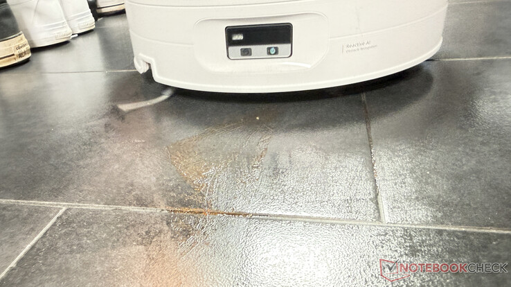 Good wiping performance thanks to roller for greasy stains