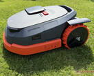 The Segway Navimow X3 comes with a wide range of features. (Image source: Marcus Schwarten / Notebookcheck)