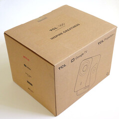 The TCL C1 projector comes in an unassuming cardboard box. (Image source: Notebookcheck)