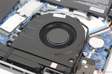 Cooling solution consists of a single ~55 mm fan with two copper heat pipes