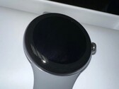 The Pixel Watch has a much thicker bezel than marketing renders suggest. (Image source: u/Suckmyn00dle)