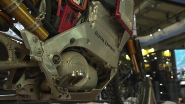 Plentiful aluminium parts on the Himalayan Test Bed are perhaps indicative of weight savings and rapid prototyping intentions. (Image source: Royal Enfield on YouTube)