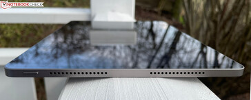 Left: Power button, speakers (image source: Manuel Masiero)