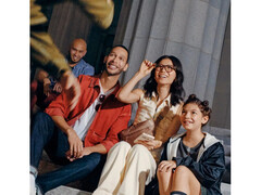 Meta is reportedly planning an on-screen display for Ray Ban smart glasses (Image Source: Meta)