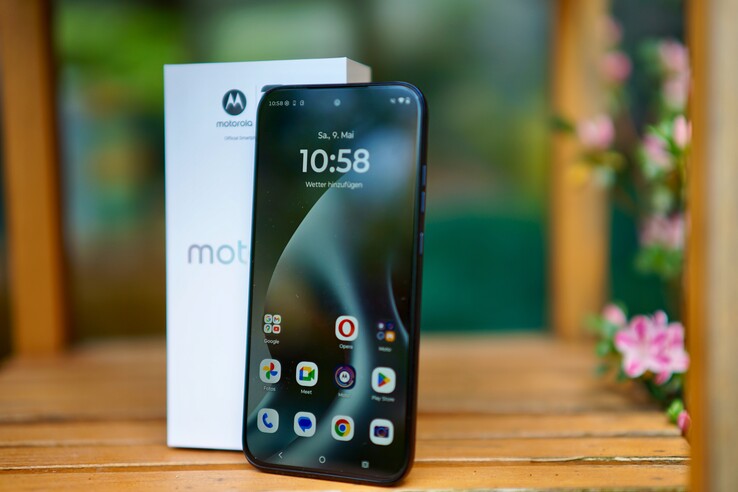 Motorola Moto G87 in the test.