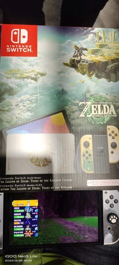 Nintendo Switch OLED Legend of Zelda: Tears of the Kingdom Edition retail box (image via Reddit)