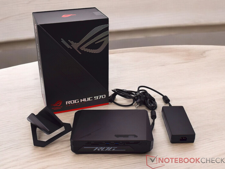 The scope of delivery of the Asus ROG NUC