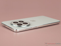 We considered the OnePlus 13 somewhat of a 'battery revolution' when we reviewed it last year. (Image source: Notebookcheck)