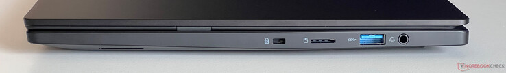 Right: Kensington Lock (Nano Saver), microSD reader, USB-A 3.2 Gen.1 (5 Gbit/s), 3.5 mm audio