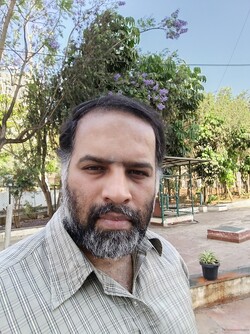 16 MP selfie camera in Photo mode
