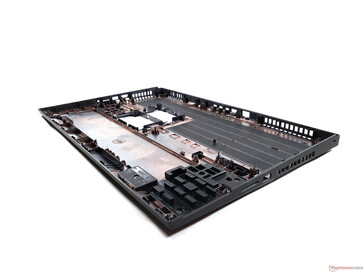 ThinkPad P17 G2: GFRP bottom plate