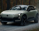 Volvo EX60 Cross Country: Kraftvoller Auftritt des neuen Allroad-Elektro-SUV. Das robuste Modell fordert mit innovativer 800-Volt-Technik und Offroad-Qualitäten die deutsche Premium-Konkurrenz heraus (Bild: Volvo).