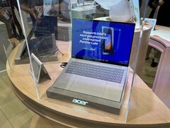 The Acer Swift 16 AI features a massive trackpad. (Image source: Notebookcheck)