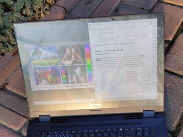 Asus ExpertBook B6 Flip outdoors