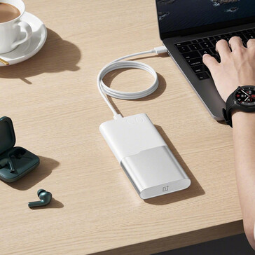 Charging a laptop with the SuperVOOC power bank (image source: OnePlus)