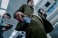 The ASUS Zenfone 9 arrives in four colours from €799. (Image source: ASUS)