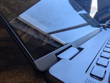 Edge-to-edge glass touchscreen