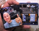 A teardown of the Galaxy Z Flip 7 proves that Samsung's flip phone is anything but dustproof. (Image source: JerryRigEverything)