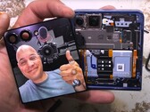 A teardown of the Galaxy Z Flip 7 proves that Samsung's flip phone is anything but dustproof. (Image source: JerryRigEverything)