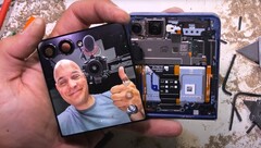 A teardown of the Galaxy Z Flip 7 proves that Samsung&#039;s flip phone is anything but dustproof. (Image source: JerryRigEverything)